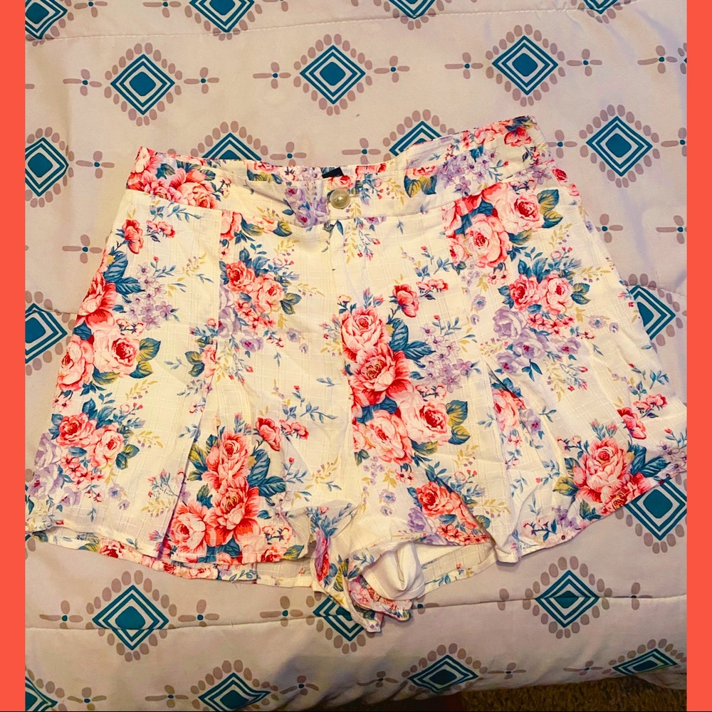 Floral shorts🌸🌷💕